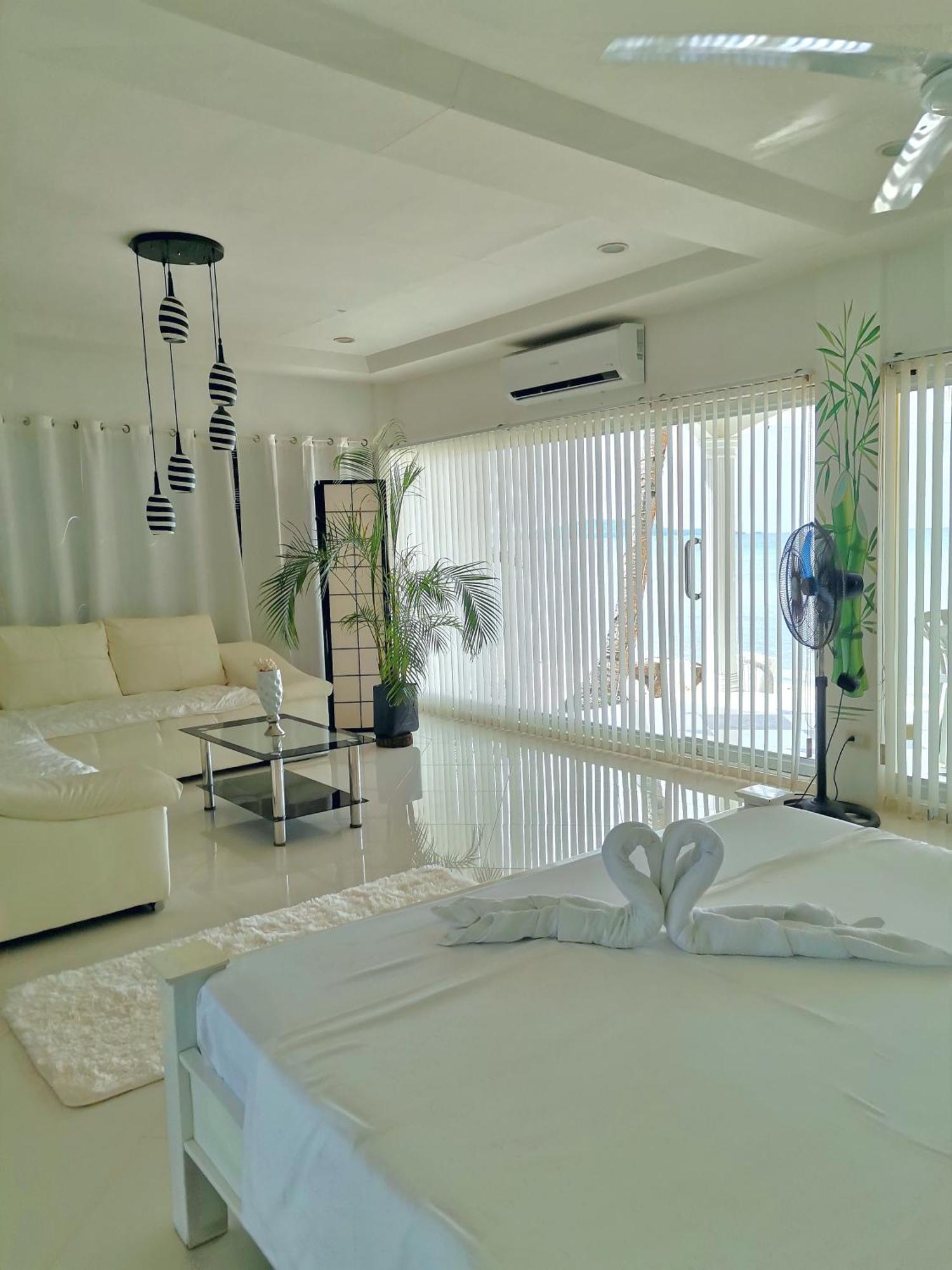 Beach Front White House Villa Maria  外观 照片